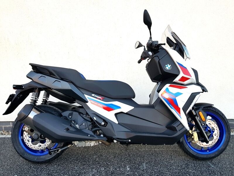 More views of BMW C400X