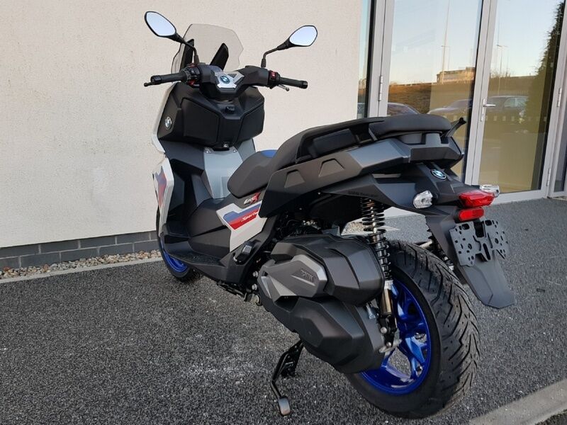 More views of BMW C400X