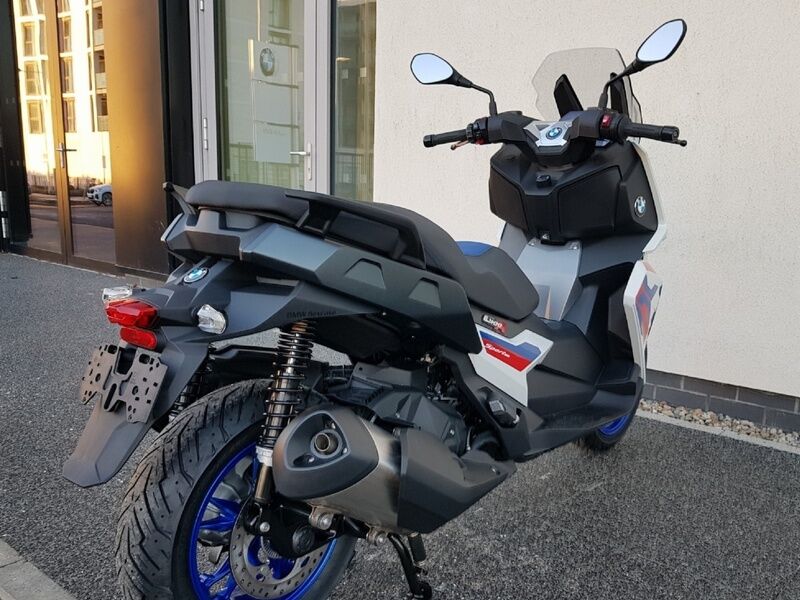 More views of BMW C400X