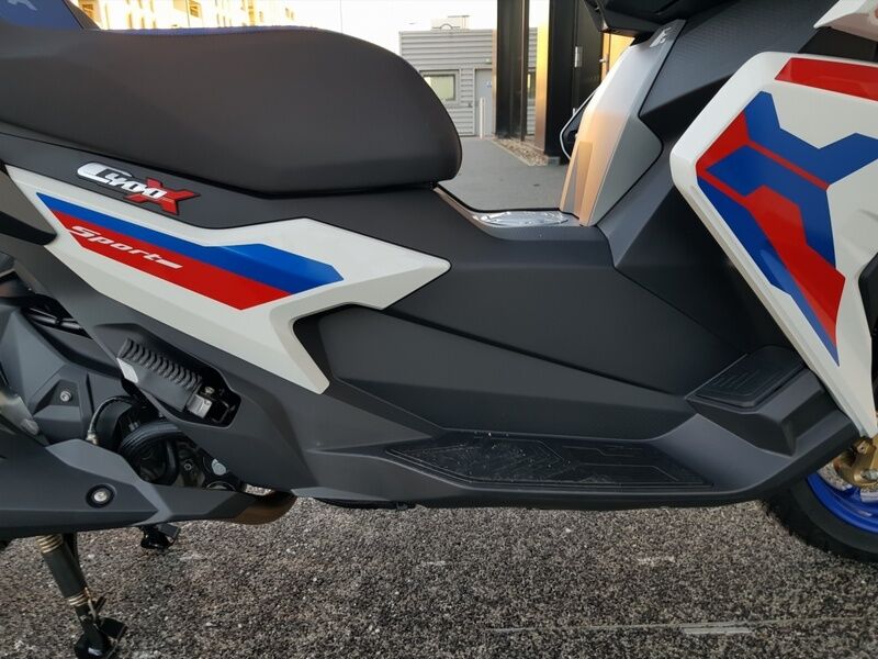 More views of BMW C400X