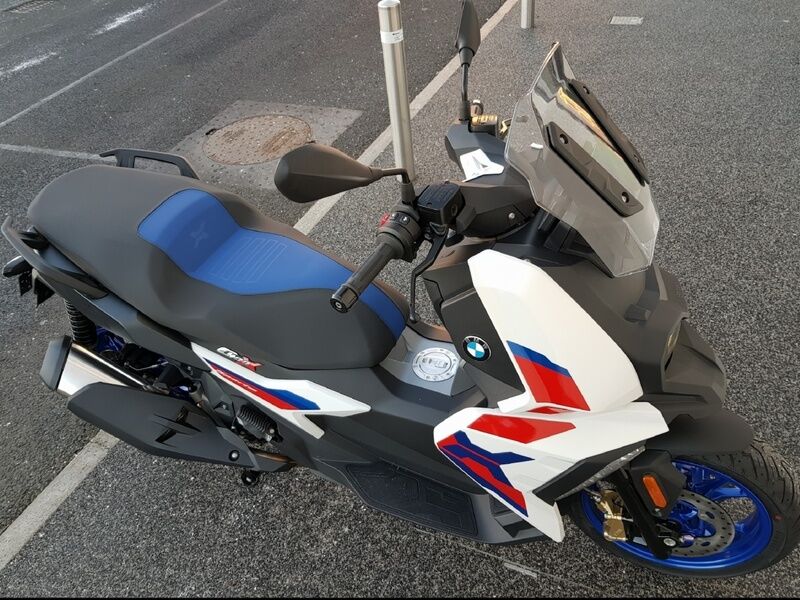 More views of BMW C400X