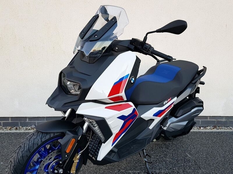 More views of BMW C400X