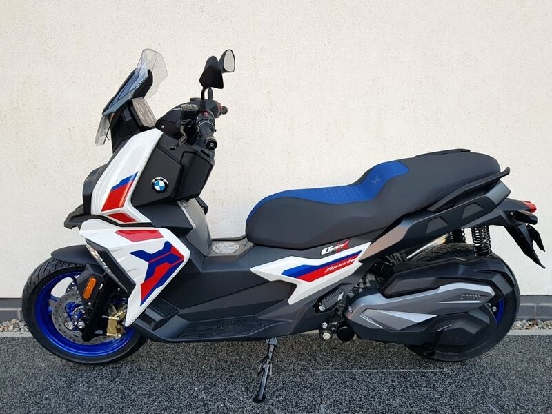 More views of BMW C400X