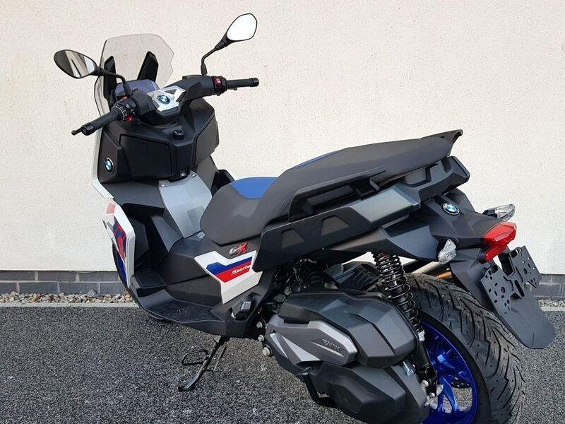 More views of BMW C400X