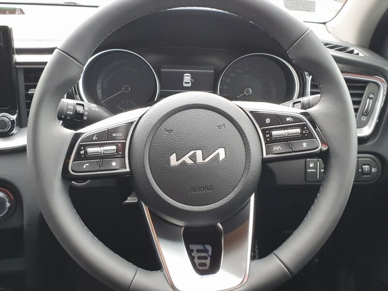 More views of Kia Xceed