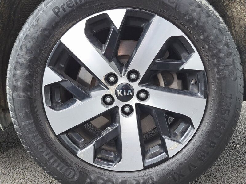 More views of Kia Sorento