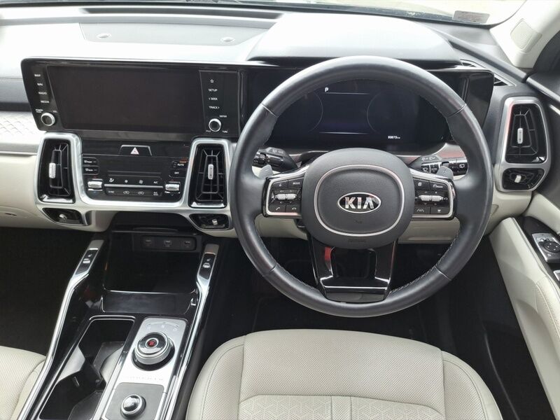 More views of Kia Sorento