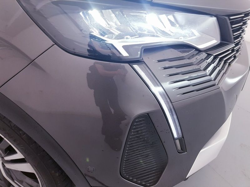 More views of Peugeot 3008