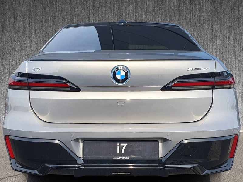 More views of BMW i7