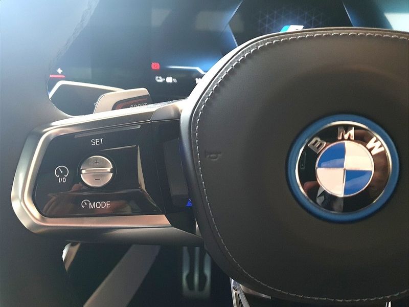 More views of BMW i7