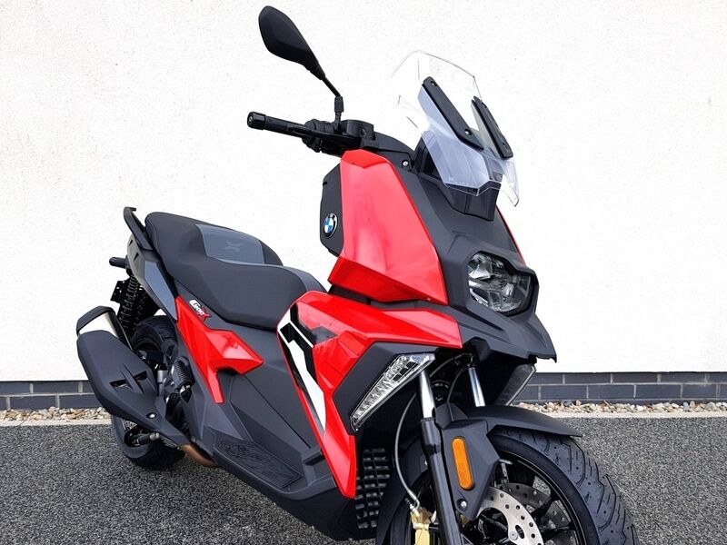 More views of BMW C400X