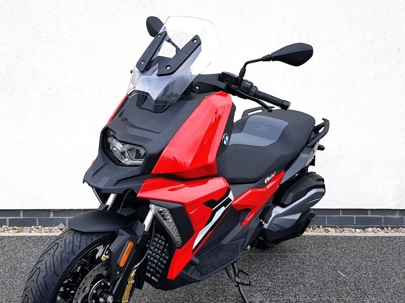 More views of BMW C400X