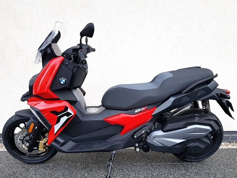 More views of BMW C400X