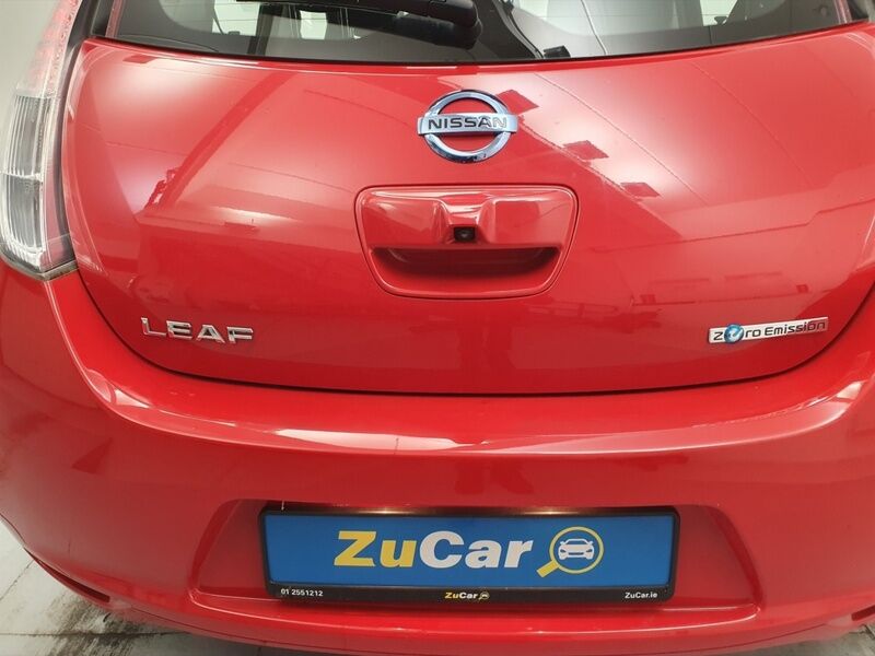 More views of Nissan Leaf