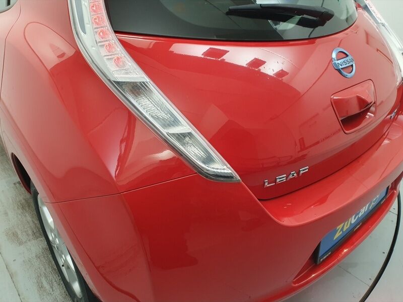 More views of Nissan Leaf