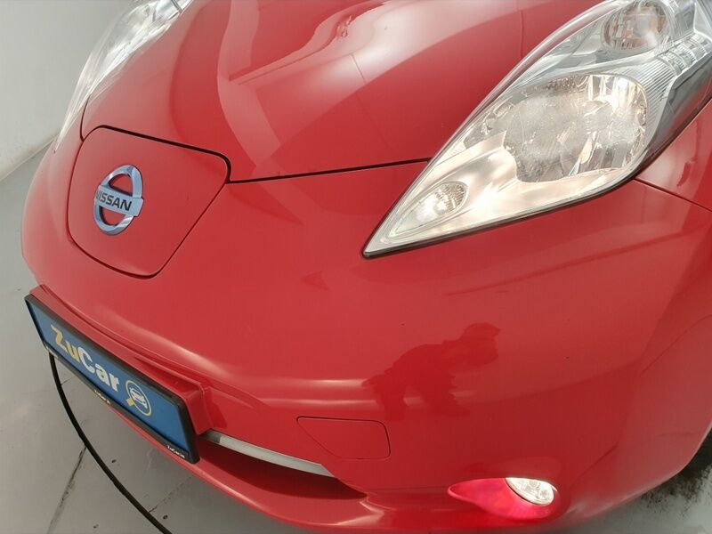 More views of Nissan Leaf