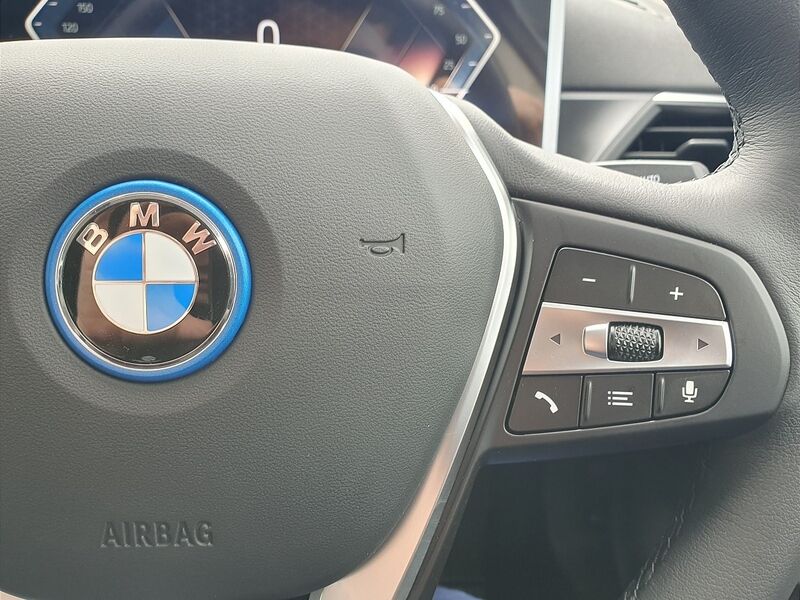 More views of BMW i4