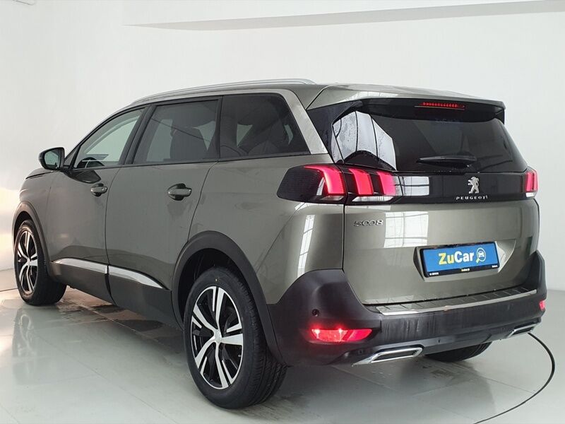 More views of Peugeot 5008