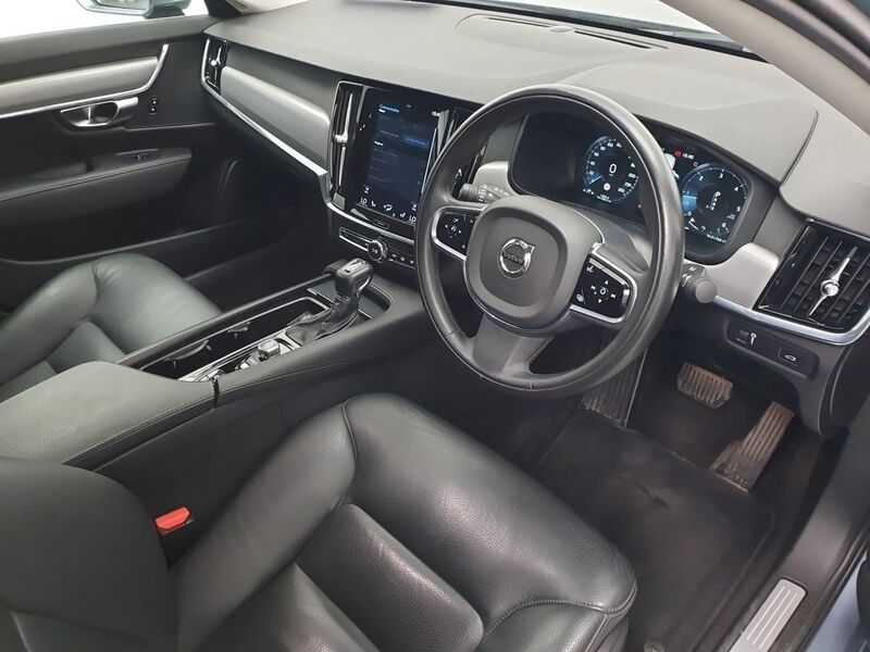 More views of Volvo S90