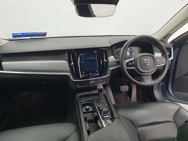 More views of Volvo S90