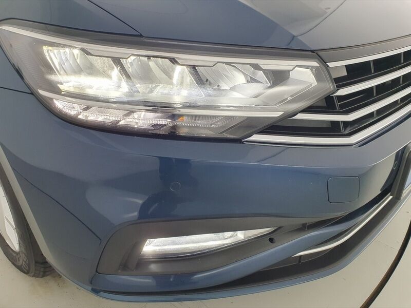 More views of Volkswagen Passat