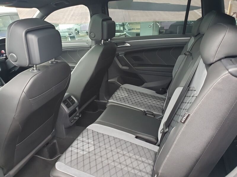 More views of Volkswagen Tiguan Allspace