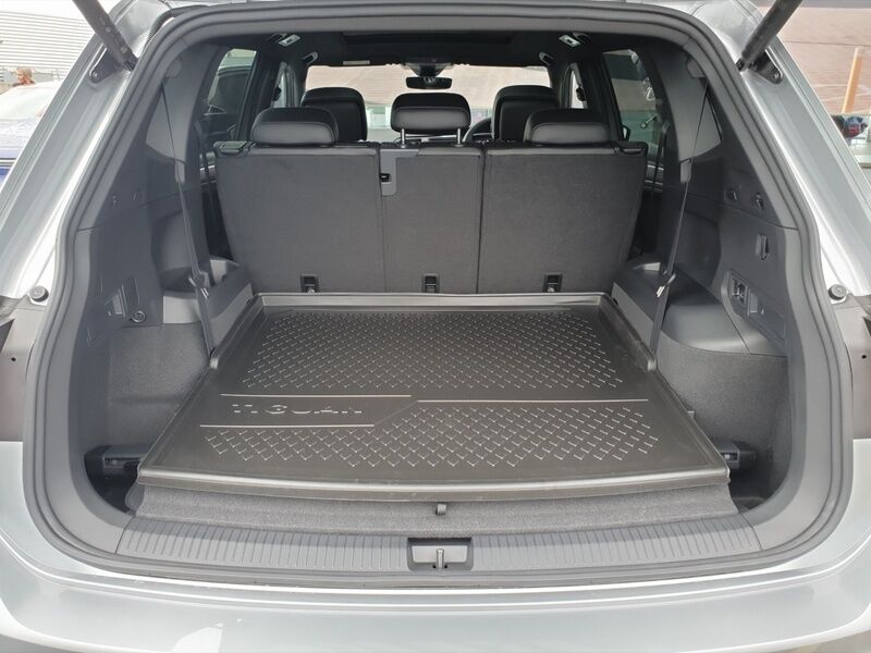 More views of Volkswagen Tiguan Allspace