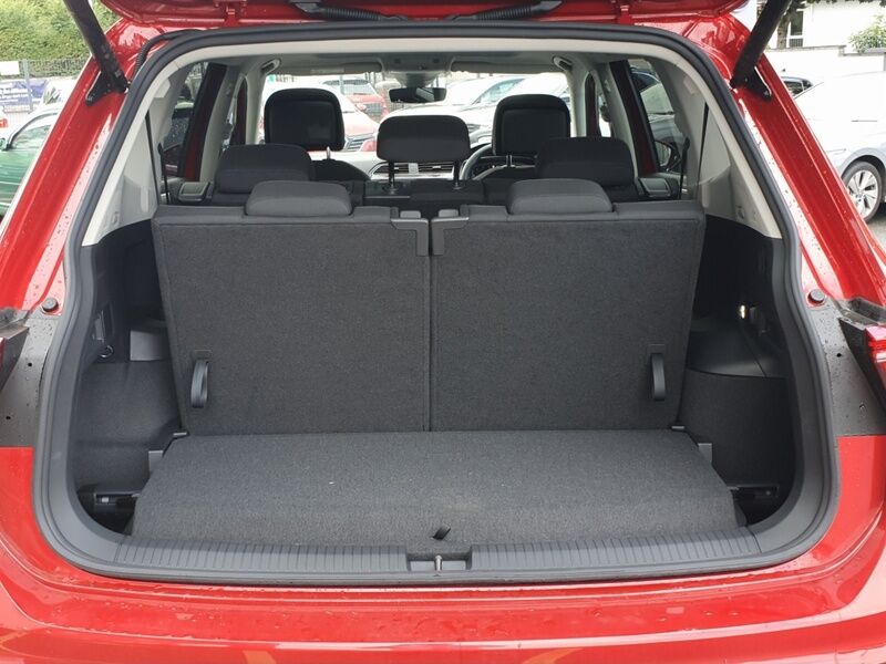 More views of Volkswagen Tiguan Allspace