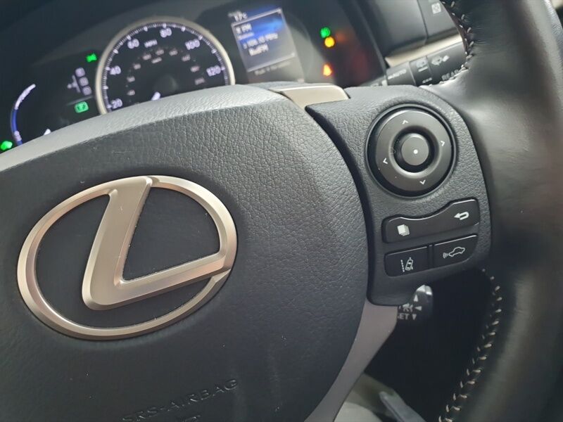 More views of Lexus CT200H