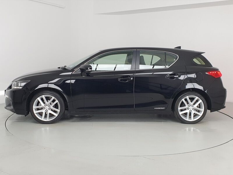 More views of Lexus CT200H