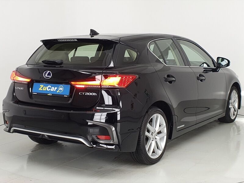 More views of Lexus CT200H