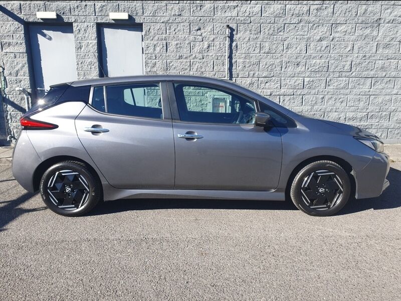 More views of Nissan Leaf