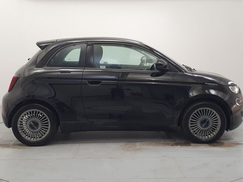 More views of Fiat 500e