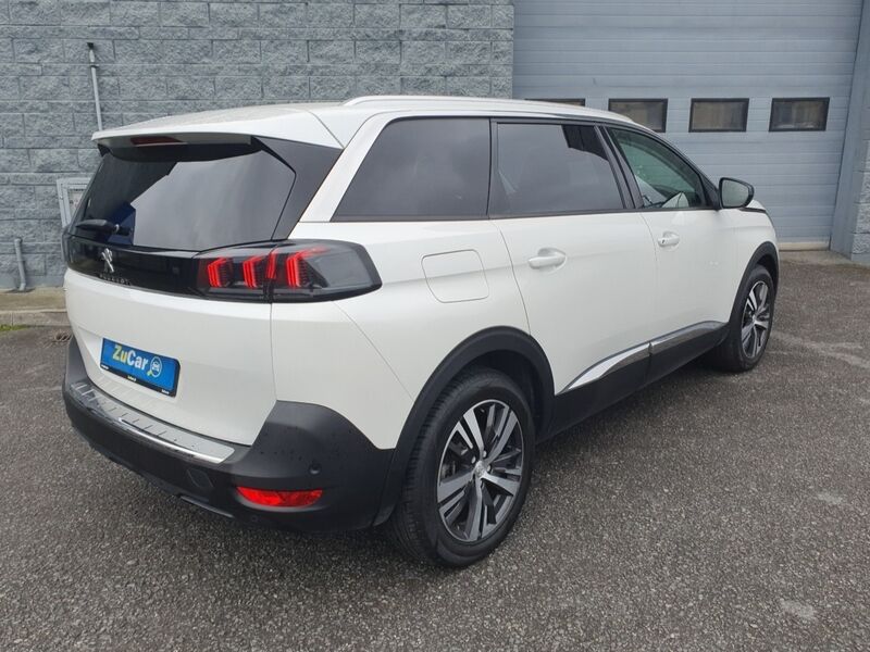 More views of Peugeot 5008