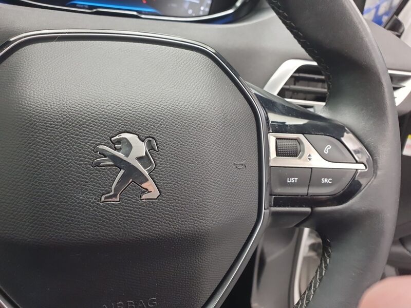 More views of Peugeot 5008