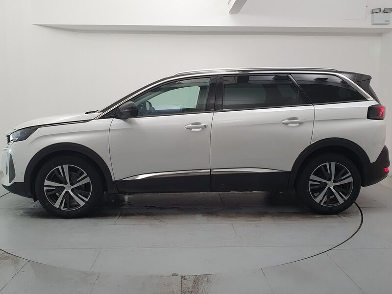 More views of Peugeot 5008