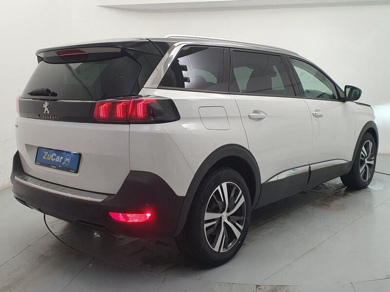 More views of Peugeot 5008