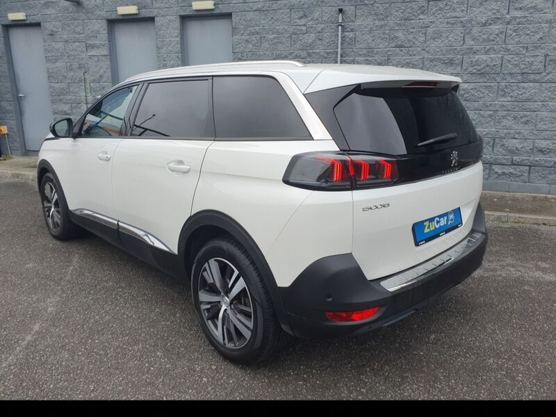 More views of Peugeot 5008