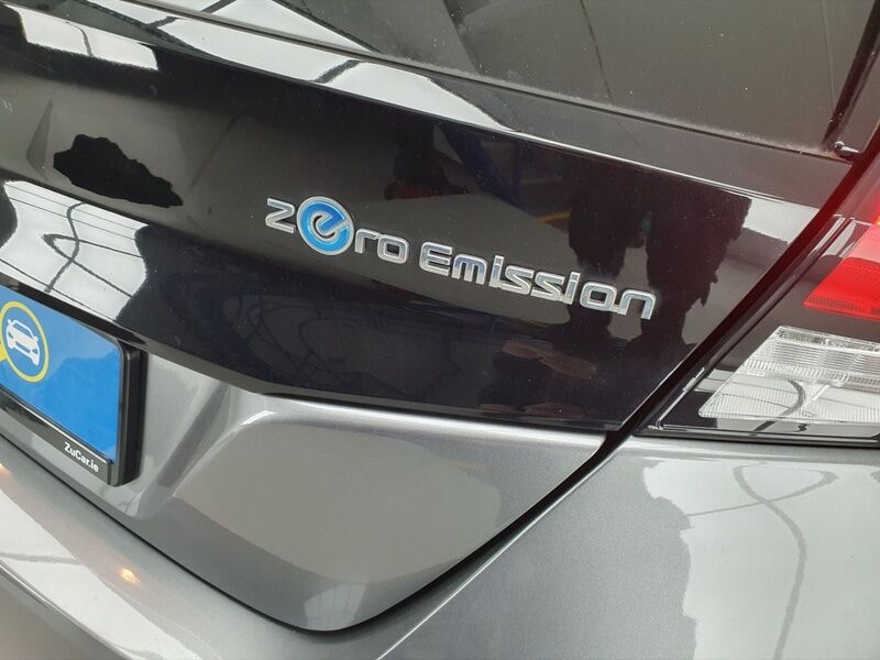 More views of Nissan Leaf