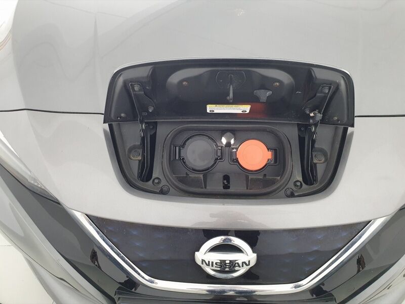 More views of Nissan Leaf