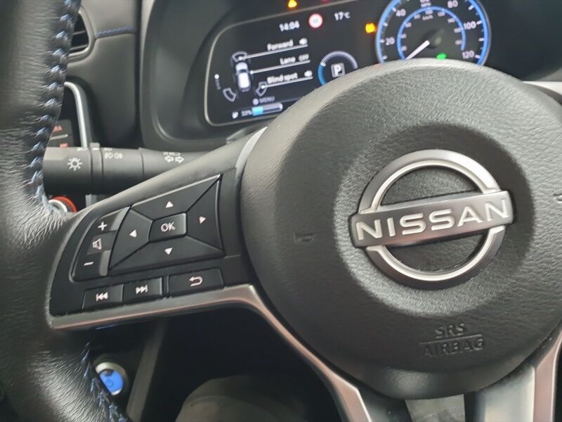 More views of Nissan Leaf