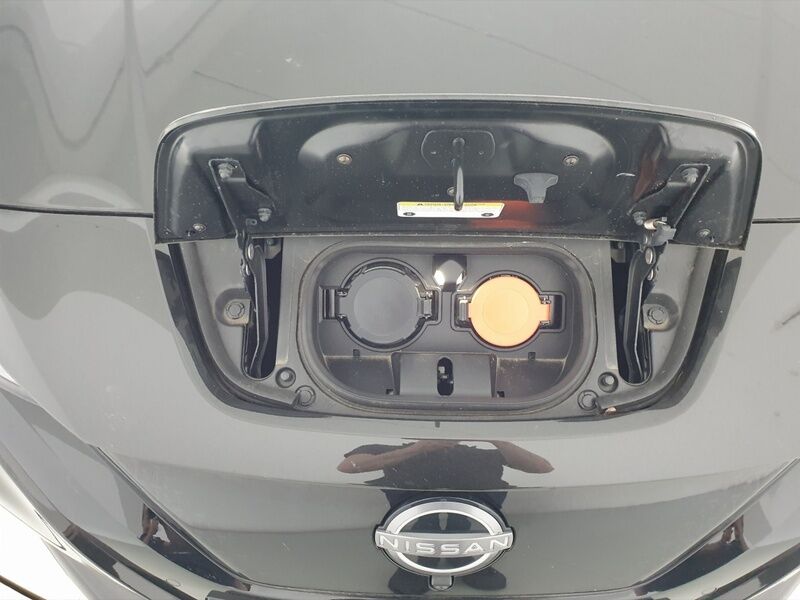 More views of Nissan Leaf