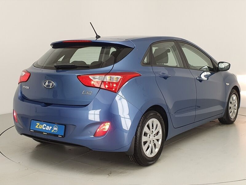 More views of Hyundai i30