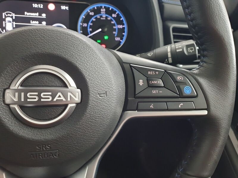 More views of Nissan Leaf