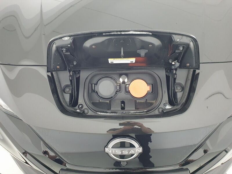 More views of Nissan Leaf