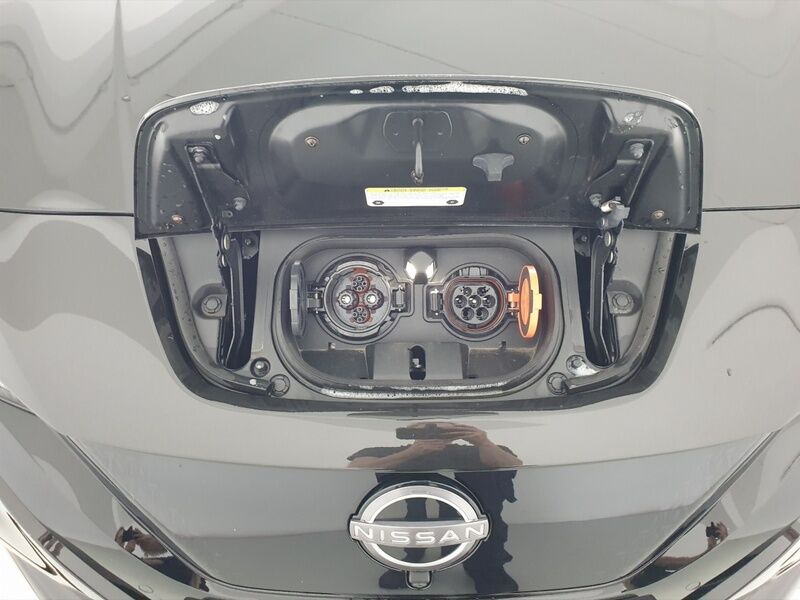 More views of Nissan Leaf