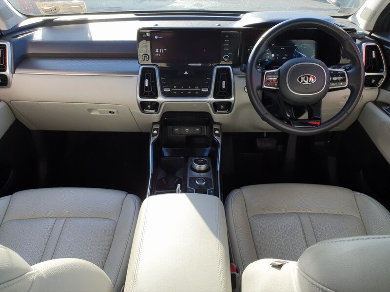 More views of Kia Sorento