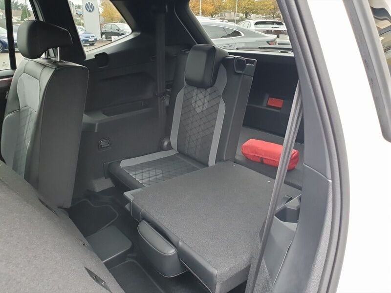 More views of Volkswagen Tiguan Allspace