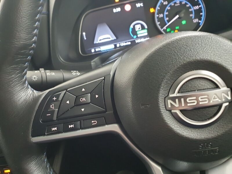 More views of Nissan Leaf