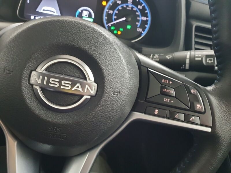 More views of Nissan Leaf